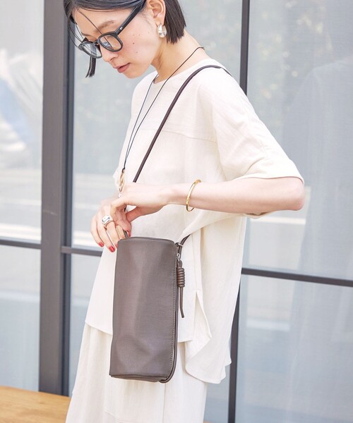 &MyuQ(アンドミューク)の「【SHIPS別注】&MyuQ: MARU NY(ショルダーバッグ・レディース・ブラック/ブラウン・ONE SIZE)」の17枚目の写真