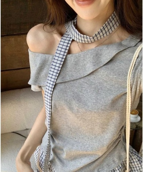 Emilie（エミリー）の「レイヤード風ワンショル半袖トップス ギンガムチェック柄スカーフタイ付き（Tシャツ/カットソー・レディース・ブラック/ホワイト/グレー・FREE）」の6枚目の写真