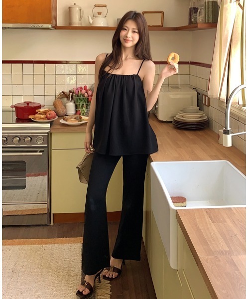 Aelina(エリナ)の「キャミソール&フレアパンツセットアップ(セットアップ・レディース・ブラック・L/M/S)」の17枚目の写真