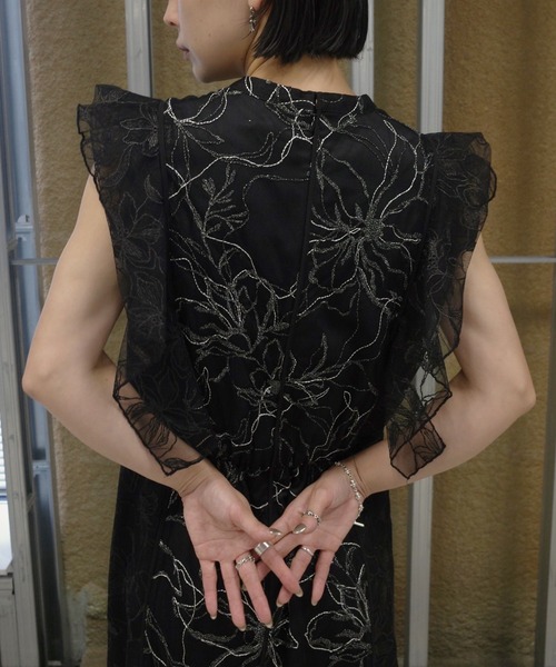 Ameri(アメリ)の「GLITTER LACE DRAPE FRILL DRESS(ドレス・レディース・ブラック/ベージュ・SMALL/MEDIUM)」の13枚目の写真