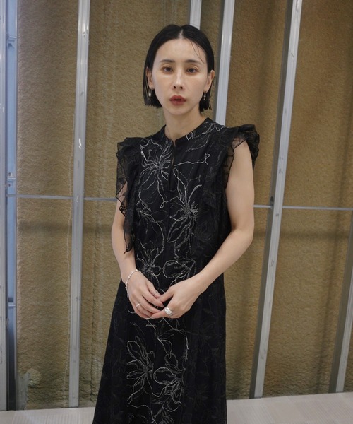 Ameri(アメリ)の「GLITTER LACE DRAPE FRILL DRESS(ドレス・レディース・ブラック/ベージュ・SMALL/MEDIUM)」の12枚目の写真