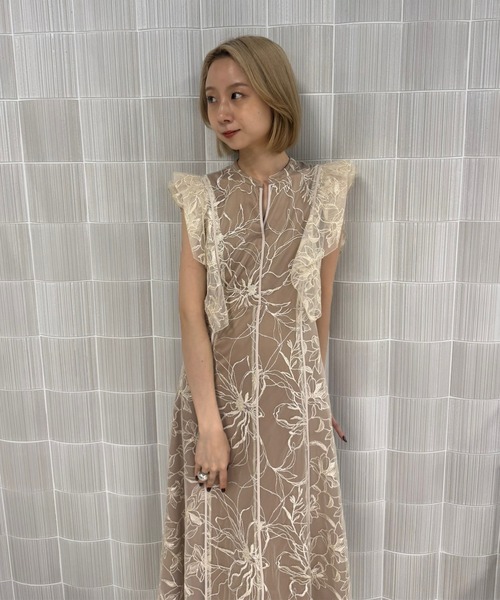 Ameri(アメリ)の「GLITTER LACE DRAPE FRILL DRESS(ドレス・レディース・ブラック/ベージュ・SMALL/MEDIUM)」の16枚目の写真