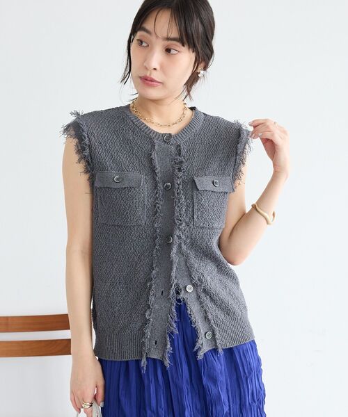 CRAFT STANDARD BOUTIQUE(クラフトスタンダードブティック)の「フリンジノースリーブニットプルオーバー(ニット/セーター・レディース・ダークグレー/グレー系その他・FREE)」の2枚目の写真