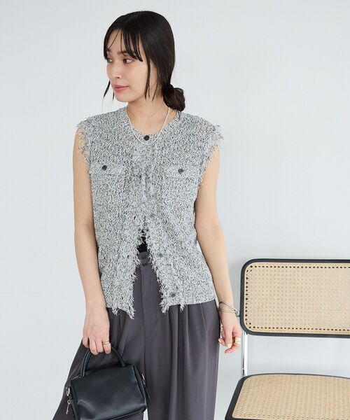 CRAFT STANDARD BOUTIQUE(クラフトスタンダードブティック)の「フリンジノースリーブニットプルオーバー(ニット/セーター・レディース・ダークグレー/グレー系その他・FREE)」の4枚目の写真