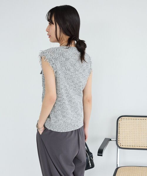 CRAFT STANDARD BOUTIQUE(クラフトスタンダードブティック)の「フリンジノースリーブニットプルオーバー(ニット/セーター・レディース・ダークグレー/グレー系その他・FREE)」の5枚目の写真