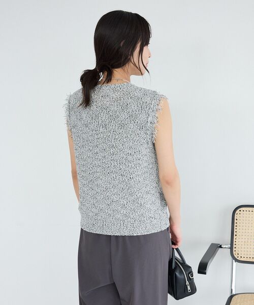 CRAFT STANDARD BOUTIQUE(クラフトスタンダードブティック)の「フリンジノースリーブニットプルオーバー(ニット/セーター・レディース・ダークグレー/グレー系その他・FREE)」の6枚目の写真