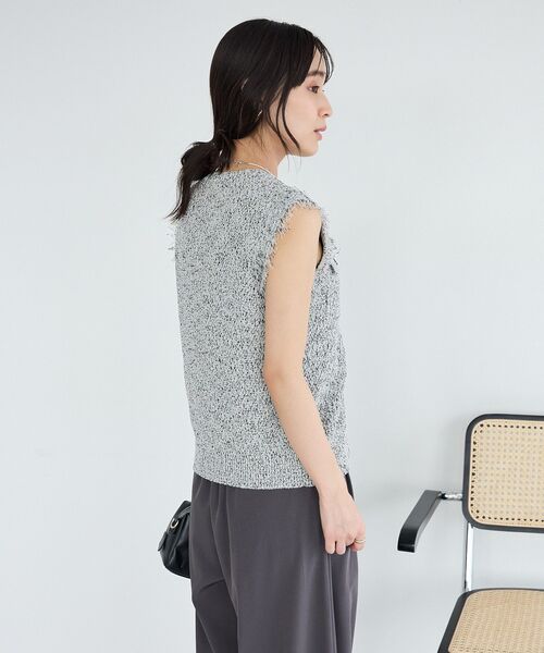 CRAFT STANDARD BOUTIQUE(クラフトスタンダードブティック)の「フリンジノースリーブニットプルオーバー(ニット/セーター・レディース・ダークグレー/グレー系その他・FREE)」の7枚目の写真