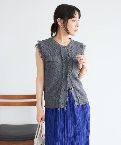 CRAFT STANDARD BOUTIQUE(クラフトスタンダードブティック)の「フリンジノースリーブニットプルオーバー(ニット/セーター・レディース・ダークグレー/グレー系その他・FREE)」の11枚目の写真
