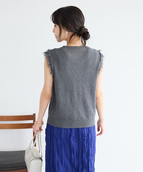 CRAFT STANDARD BOUTIQUE(クラフトスタンダードブティック)の「フリンジノースリーブニットプルオーバー(ニット/セーター・レディース・ダークグレー/グレー系その他・FREE)」の13枚目の写真