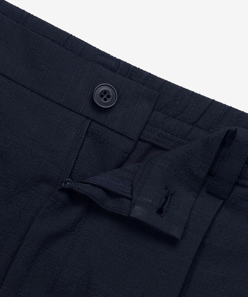 MINDBRIDGE（マインドブリッジ）の「[COUTURE]ワンタックリラックスフィットチェック組織シアサーカーバンディングパンツ（その他パンツ・メンズ・ダークネイビー・38/29/32/30/34/36）」の3枚目の写真