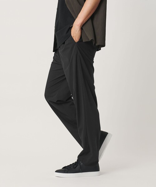 BEAUTY&YOUTH UNITED ARROWS(ビューティーアンドユースユナイテッドアローズ)の「クール 1プリーツ テーパード スラックス NO.7 接触冷感 ヨコストレッチ(スラックス・メンズ・ネイビー/ナチュラル/ブラック・S/M/XL/L)」の2枚目の写真