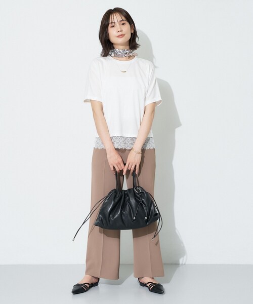 INDIVI(インディヴィ)の「【汗ジミ防止/接触冷感】裾レースドルマンTシャツ(Tシャツ/カットソー・レディース・ホワイト/ライトグレー/グリーン系/ブラック・05/15 /13/38/34/19)」の18枚目の写真