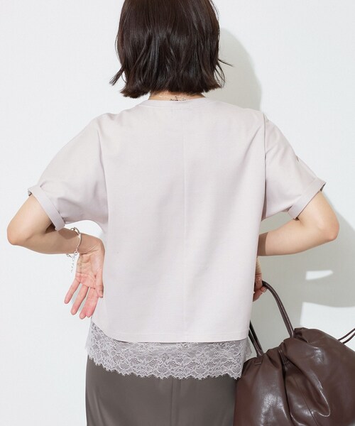 INDIVI(インディヴィ)の「【汗ジミ防止/接触冷感】裾レースドルマンTシャツ(Tシャツ/カットソー・レディース・ホワイト/ライトグレー/グリーン系/ブラック・05/15 /13/38/34/19)」の22枚目の写真