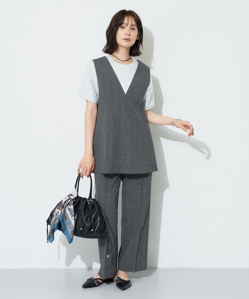 INDIVI(インディヴィ)の「【汗ジミ防止/接触冷感】裾レースドルマンTシャツ(Tシャツ/カットソー・レディース・ホワイト/ライトグレー/グリーン系/ブラック・05/15 /13/38/34/19)」の8枚目の写真