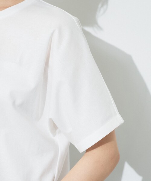 INDIVI(インディヴィ)の「【汗ジミ防止/接触冷感】裾レースドルマンTシャツ(Tシャツ/カットソー・レディース・ホワイト/ライトグレー/グリーン系/ブラック・05/15 /13/38/34/19)」の14枚目の写真
