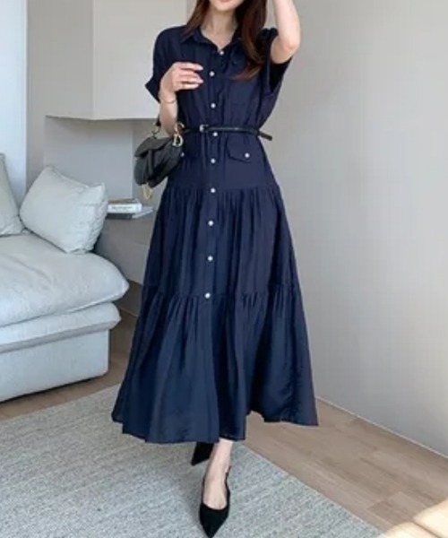 AMAJI（アマジ）の「レギュラーカラー ウエストリボン フレア ロングワンピース（ベルト付き）（ワンピース・レディース・ネイビー・FREE）」の2枚目の写真
