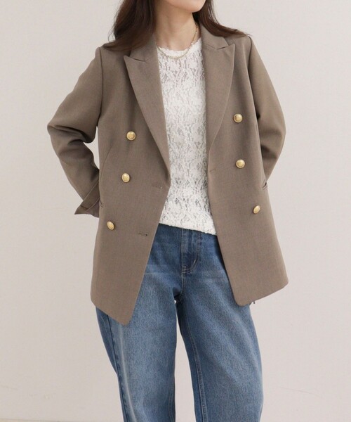 fredy emue(フレディエミュ)の「【定番人気をアップデート】ダブルブレストジャケット(テーラードジャケット・レディース・ネイビー/ベージュ・38/36/34)」の2枚目の写真