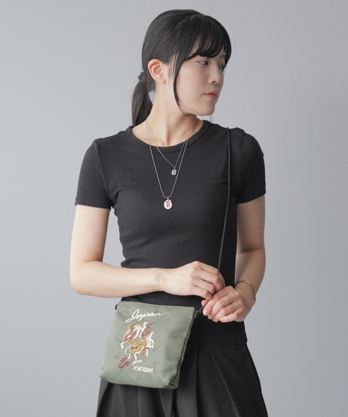 無幻譚(ムゲンタン)の「和柄刺繍 ミニサコッシュ 無幻譚(ショルダーバッグ・レディース・ブルー/ブラック/カーキ/ピンク・FREE)」の2枚目の写真