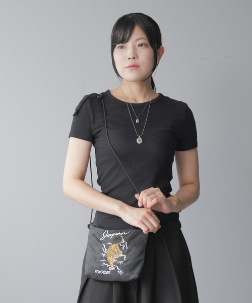 無幻譚(ムゲンタン)の「和柄刺繍 ミニサコッシュ 無幻譚(ショルダーバッグ・レディース・ブルー/ブラック/カーキ/ピンク・FREE)」の5枚目の写真