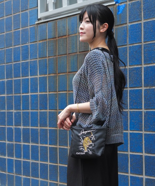 無幻譚(ムゲンタン)の「和柄刺繍 ミニサコッシュ 無幻譚(ショルダーバッグ・レディース・ブルー/ブラック/カーキ/ピンク・FREE)」の22枚目の写真