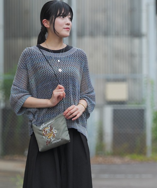 無幻譚(ムゲンタン)の「和柄刺繍 ミニサコッシュ 無幻譚(ショルダーバッグ・レディース・ブルー/ブラック/カーキ/ピンク・FREE)」の6枚目の写真