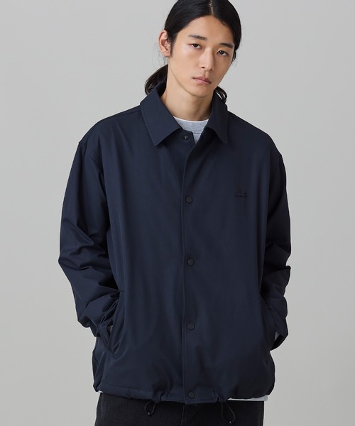 LACOSTE(ラコステ)の「ポリエステルピーチコーチジャケット(シャツ/ブラウス・メンズ・グレー/ブラック・38/39/40/41)」の1枚目の写真
