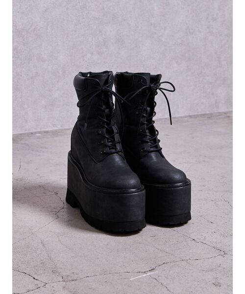 GYDA(ジェイダ)の「BRONZE GLOW PLATFORMレースアップショートブーツ(ブーツ・レディース・ブラック/キャメル・LARGE/MEDIUM/SMALL)」の1枚目の写真