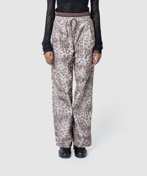 muller of yoshiokubo(ミュラーオブヨシオクボ)の「muller of yoshiokubo ミュラーオブヨシオクボ / DOUBLE WAIST PANTS ダブルウエストパンツ / MLF26417(その他パンツ・レディース・レオパード・38)」の1枚目の写真
