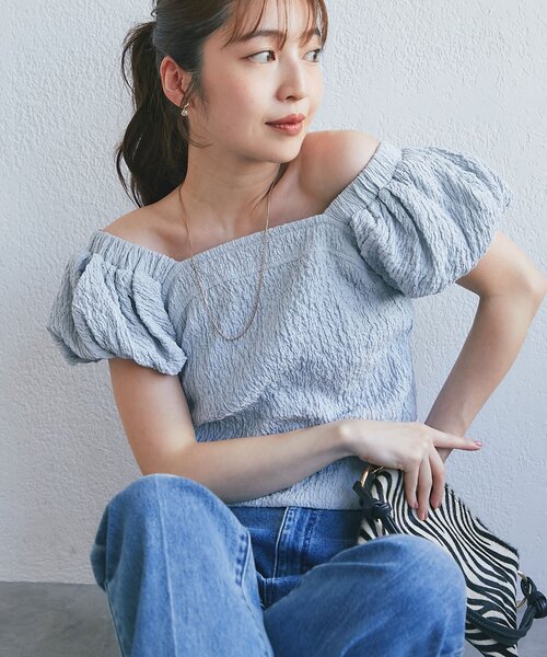 La boutique BonBon(ラブティックボンボン)の「【miki監修・2サイズ展開】シャーリングパフスリーブブラウス(シャツ/ブラウス・レディース・ブラック/ホワイト/サックスブルー・FREE/34)」の3枚目の写真