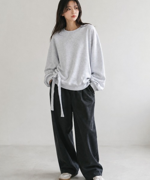 I.O.E（アイオイ）の「[韓国トレンド] サイドリボン ルーズフィットプルオーバー（Tシャツ/カットソー・レディース・グレー・FREE）」の6枚目の写真