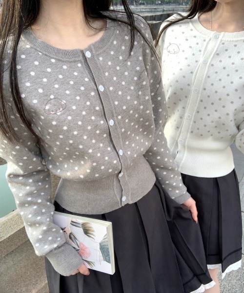 ViViDAY(ビビデー)の「フロントワンちゃん刺しゅう ドット柄ショートニットカーデガン(カーディガン/ボレロ・レディース・グレー/ホワイト・M)」の3枚目の写真