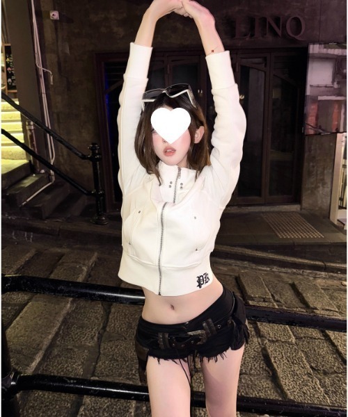 DEVICE（デバイス）の「【2026 AW】スタンドカラー スタッズ バック クロス パーカー（パーカー・レディース・ホワイト/ブラック・FREE）」の16枚目の写真