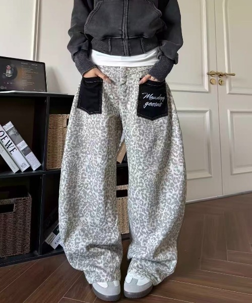 AVYL（アヴィル）の「レオパード柄 ポケット切り替え バレルデニムパンツ（デニムパンツ・レディース・グレー・L/M/S）」の5枚目の写真