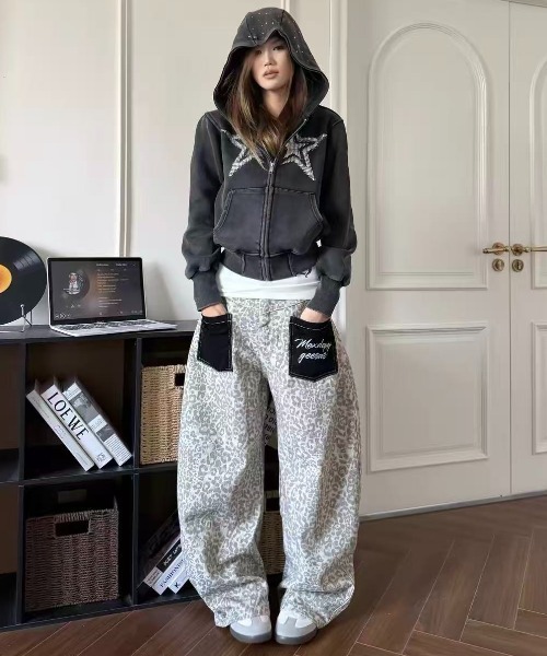 AVYL（アヴィル）の「レオパード柄 ポケット切り替え バレルデニムパンツ（デニムパンツ・レディース・グレー・L/M/S）」の12枚目の写真