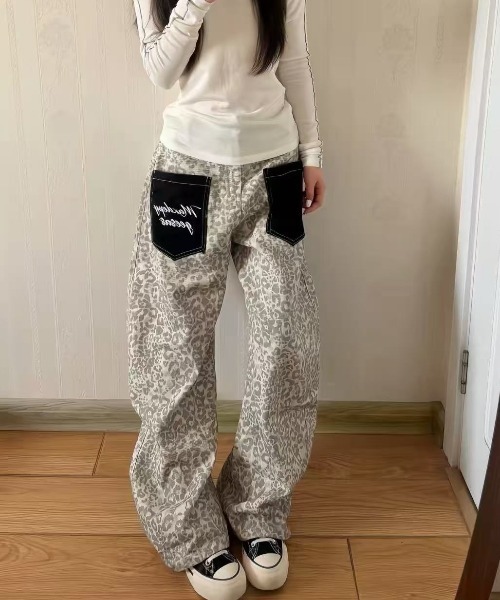AVYL（アヴィル）の「レオパード柄 ポケット切り替え バレルデニムパンツ（デニムパンツ・レディース・グレー・L/M/S）」の4枚目の写真