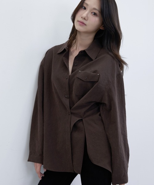 PLEA Collective（プリ―コレクティブ）の「サイドボタン ラップデザインシャツ（シャツ/ブラウス・レディース・チャコール/ベージュ/ブラウン・FREE）」の3枚目の写真