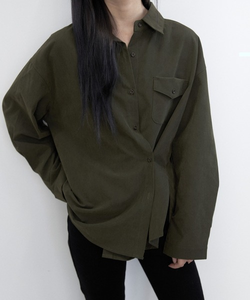 PLEA Collective（プリ―コレクティブ）の「サイドボタン ラップデザインシャツ（シャツ/ブラウス・レディース・チャコール/ベージュ/ブラウン・FREE）」の4枚目の写真