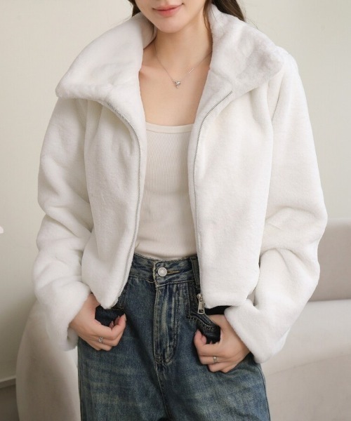Beststore(ベストストア)の「ふわふわ手触り エコファー ショート丈 ジップアップブルゾン 全3色(ブルゾン・レディース・モカ/ブラック/オフホワイト・FREE)」の11枚目の写真