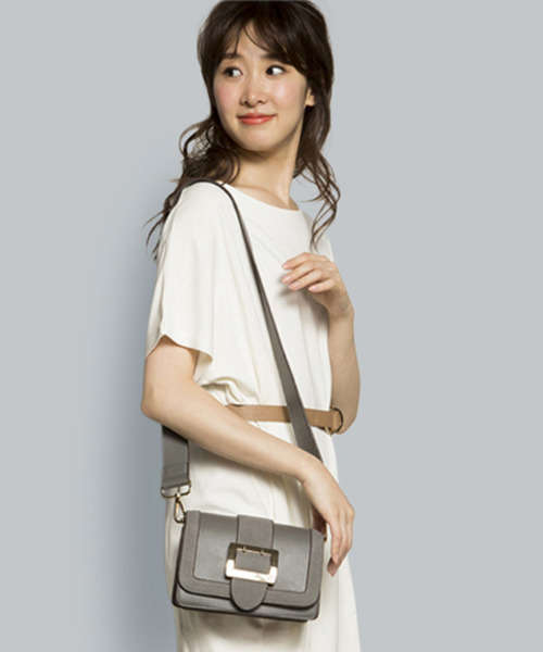 PLAIN CLOTHING(プレーンクロージング)の「フロントベルトショルダーバッグ【PLAIN CLOTHING】(ショルダーバッグ・レディース・レッド/キャメル/グレー/ブラック・FREE)」の13枚目の写真