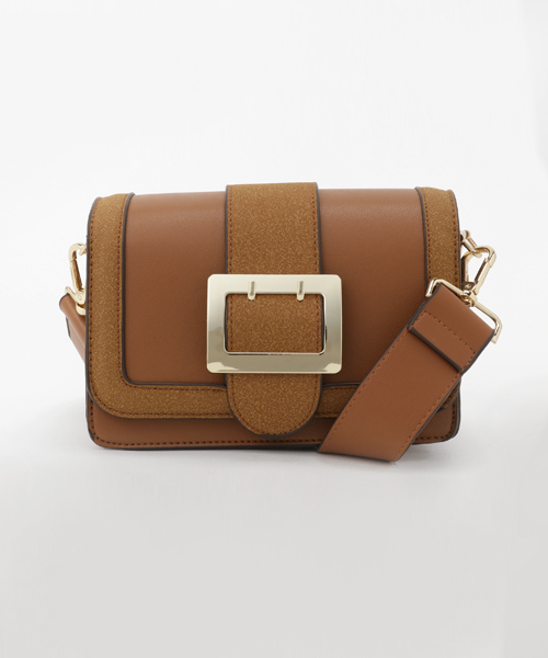 PLAIN CLOTHING(プレーンクロージング)の「フロントベルトショルダーバッグ【PLAIN CLOTHING】(ショルダーバッグ・レディース・レッド/キャメル/グレー/ブラック・FREE)」の5枚目の写真