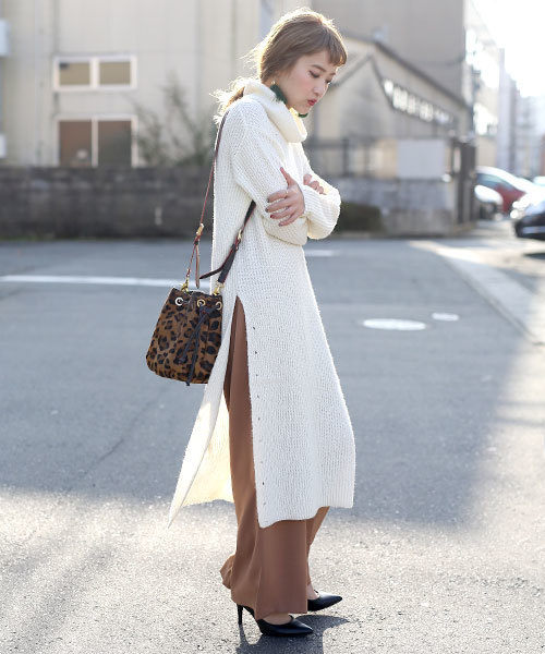 Select Moca セレクトモカ の サイドスリット入りざっくりオフタートルニット長袖ロング丈ワンピース ワンピース Wear