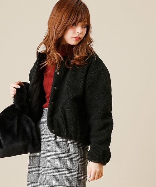 natural couture（ナチュラルクチュール）の「ピーチ*ボア リバーシブルブルゾン（ブルゾン・レディース・ブラック/カーキ・FREE）」の3枚目の写真