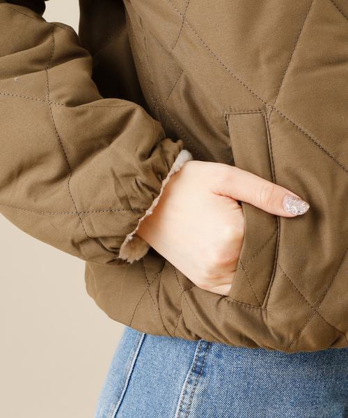 natural couture（ナチュラルクチュール）の「ピーチ*ボア リバーシブルブルゾン（ブルゾン・レディース・ブラック/カーキ・FREE）」の20枚目の写真