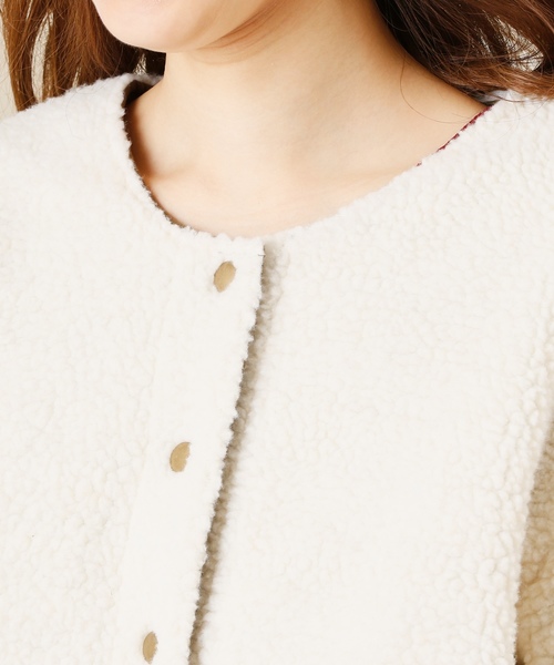 natural couture（ナチュラルクチュール）の「ピーチ*ボア リバーシブルブルゾン（ブルゾン・レディース・ブラック/カーキ・FREE）」の6枚目の写真