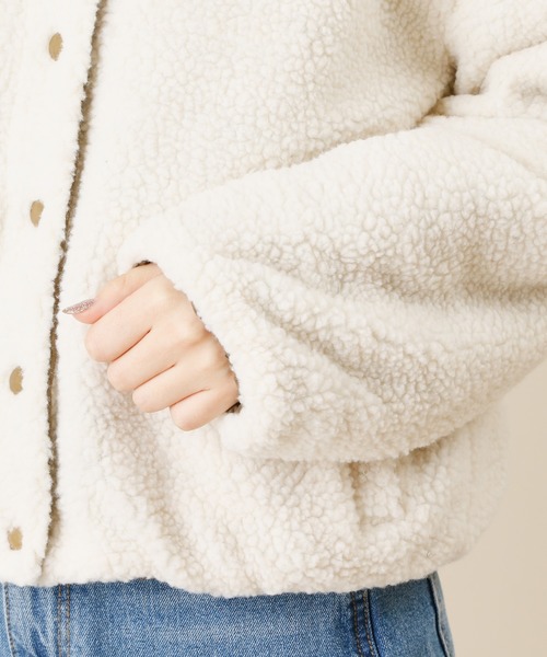 natural couture（ナチュラルクチュール）の「ピーチ*ボア リバーシブルブルゾン（ブルゾン・レディース・ブラック/カーキ・FREE）」の17枚目の写真