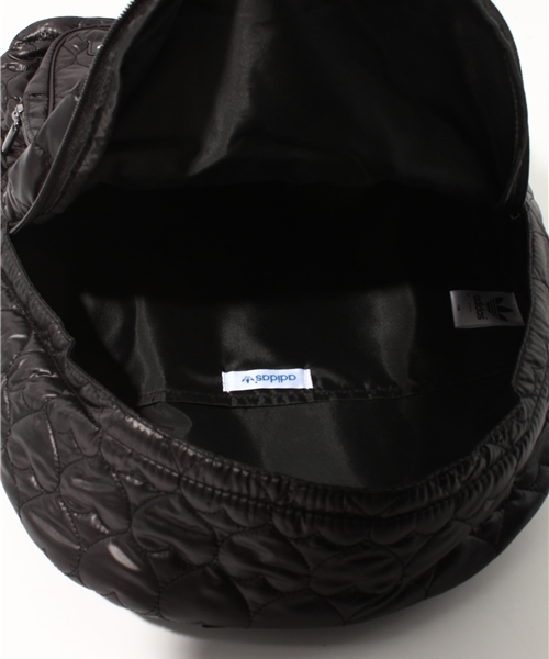 H バックパック リュック ブラック キルティング BUCKLED QUILTED BACKPACK - NYLON バックル付きキルティング