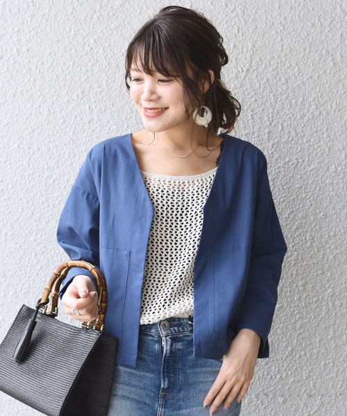 SHIPS(シップス)の「コットンVネック羽織りブルゾン◇(ブルゾン・レディース・ベージュ/ネイビー/スカイブルー・ONE SIZE)」の2枚目の写真