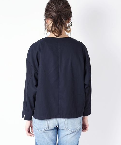 SHIPS(シップス)の「コットンVネック羽織りブルゾン◇(ブルゾン・レディース・ベージュ/ネイビー/スカイブルー・ONE SIZE)」の10枚目の写真