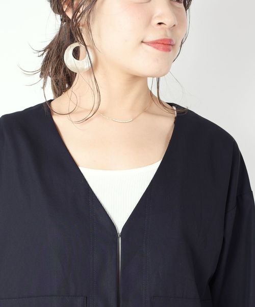 SHIPS(シップス)の「コットンVネック羽織りブルゾン◇(ブルゾン・レディース・ベージュ/ネイビー/スカイブルー・ONE SIZE)」の9枚目の写真
