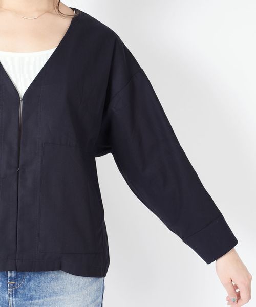 SHIPS(シップス)の「コットンVネック羽織りブルゾン◇(ブルゾン・レディース・ベージュ/ネイビー/スカイブルー・ONE SIZE)」の8枚目の写真